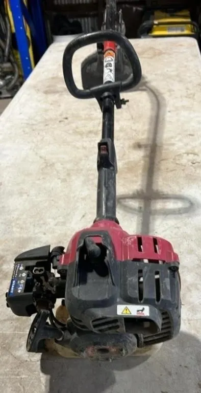 TROY-BILT 27cc Gas Powered Weed Whip. Turns Over.
