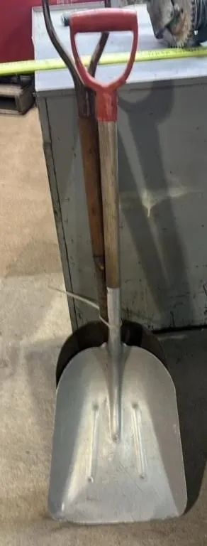 1 Steel and 1 Aluminum Scoop Shovel