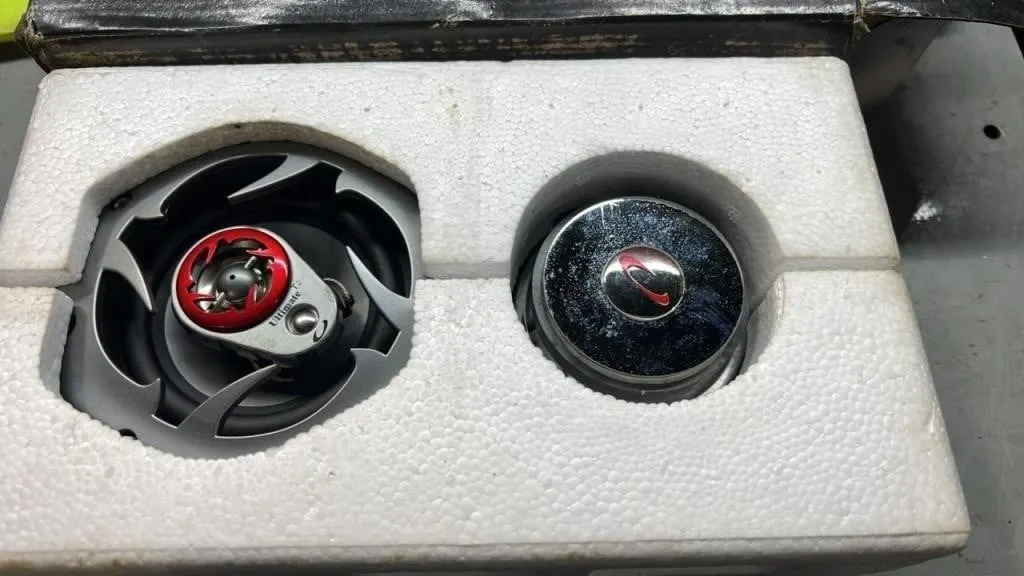 Unused 90W 4" 3 Way Car Speaker
