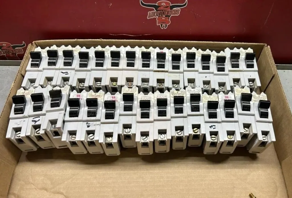 Lot of 30 Circuit Breakers
