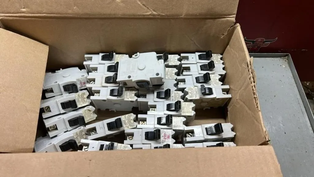 Lot of 25 Circuit Breakers