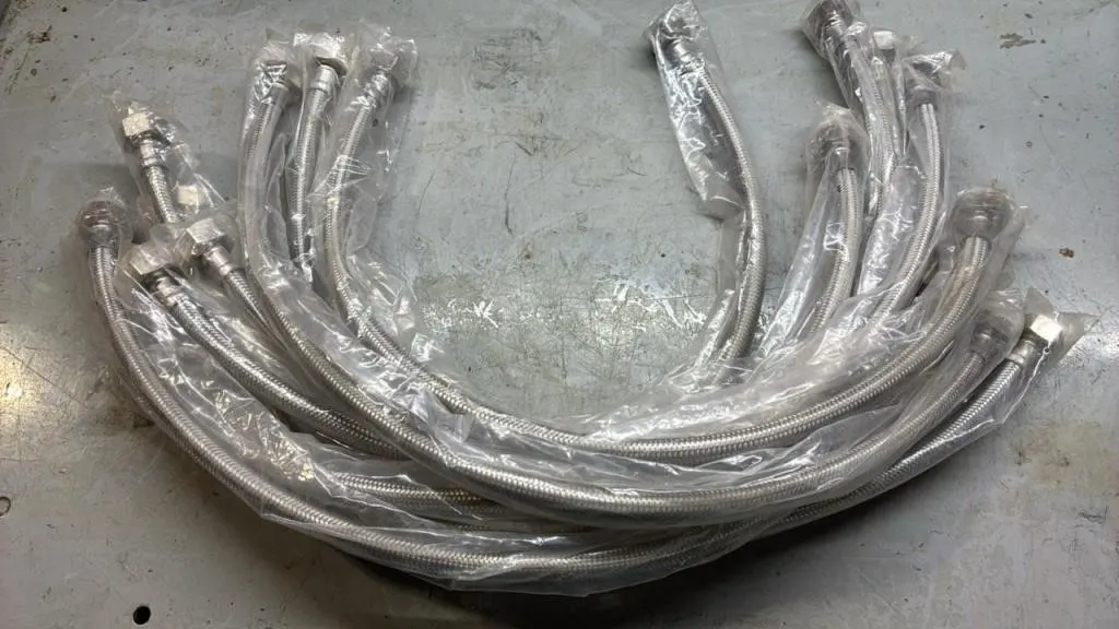 10, 24� Water Line Connectors.