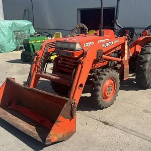 KUBOTA Model L2350 Diesel Tractor 4WD w/LB400