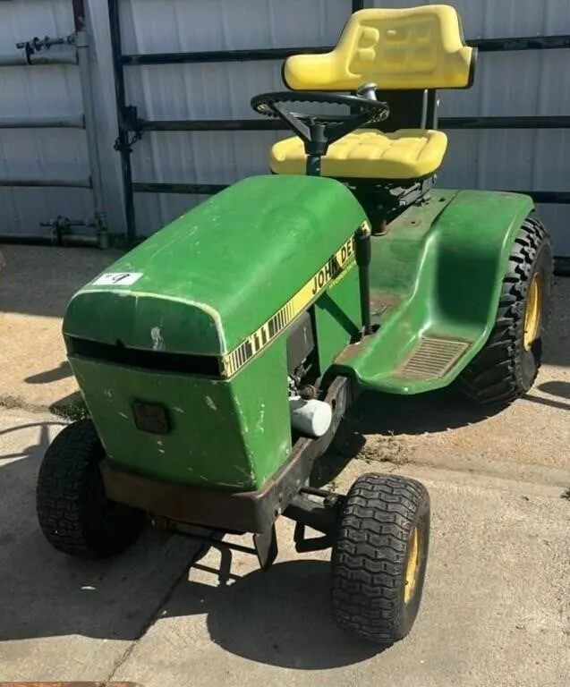 John Deere Model 111H Lawn & Garden Tractor w/36"