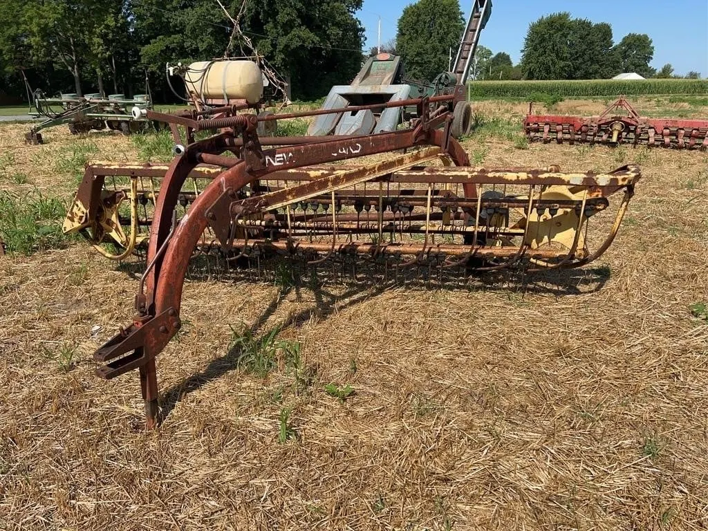 New Holland 5 Bar Hay Rake