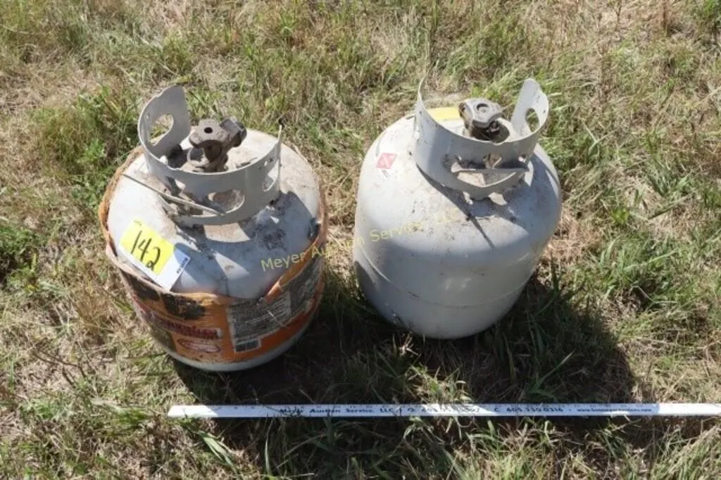 2 propane tanks