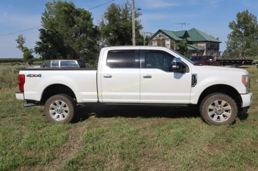 2017 Ford F350 Platinum Super Duty Crew Cab 4x4