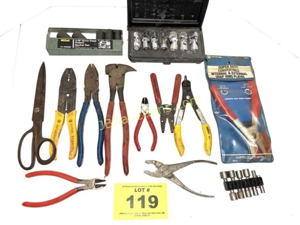 BOX OF HANDTOOLS, SWIVEL SOCKETS, FENCE PILERS