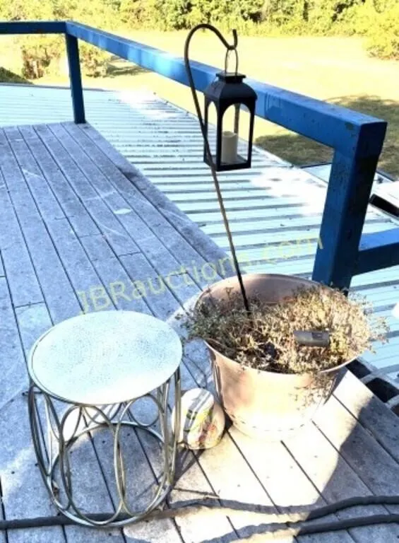 FLOWER POTS ON UPSTAIRS PATIO