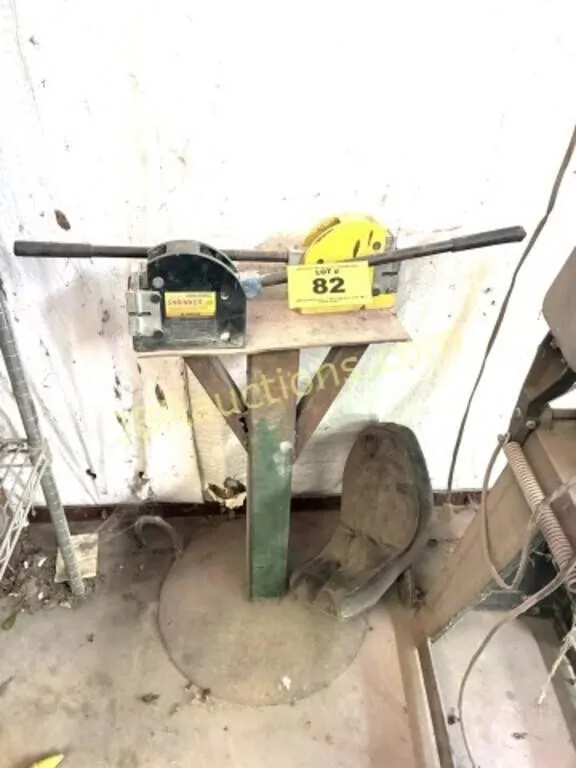 METAL MAUNAL SHRINKER AND STRECHER OUNTED ON STAND