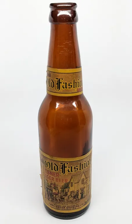 12 OZ IRTP PAPER LABEL BOTTLE GOOD OLD FASHIONED EBNERLAGER BEER FORT ATKINSON WISCONSIN
