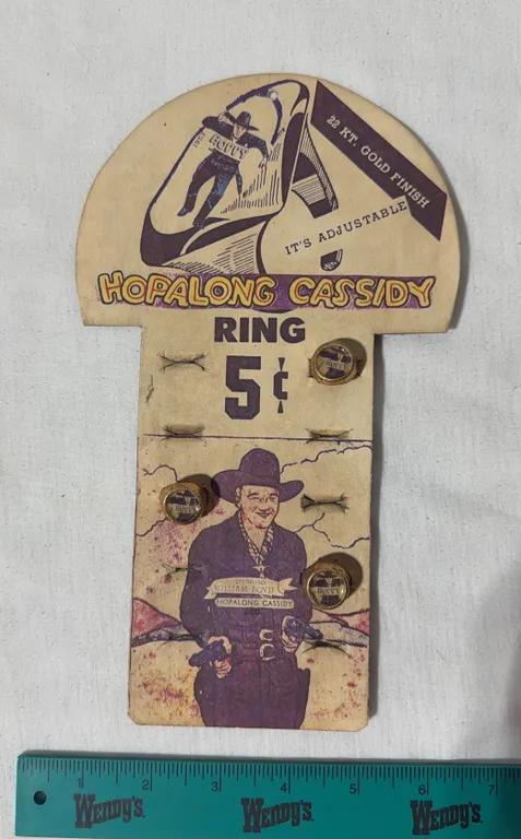 Vintage 1950s Hopalong Cassidy adjustable ring store display card w/rings