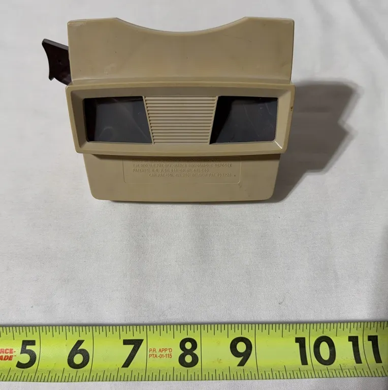 Vintage tan plastic Sawyer's View-Master Model G stereoscopic 3D reel viewer