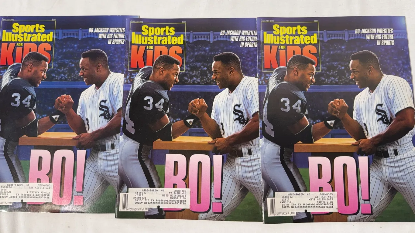 3 Bo Jackson issues of Sports Illustrated for Kids and w/the Michael Jordan 1992 card.