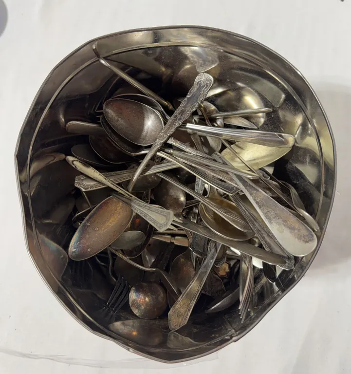 11 pounds of silver plated vintage teaspoons and forks