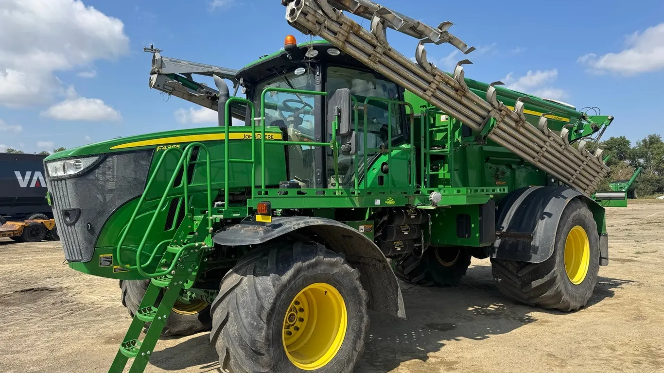 John Deere F4365 70’ dry fert spreader