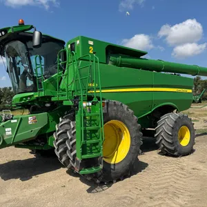 John Deere S690 combine