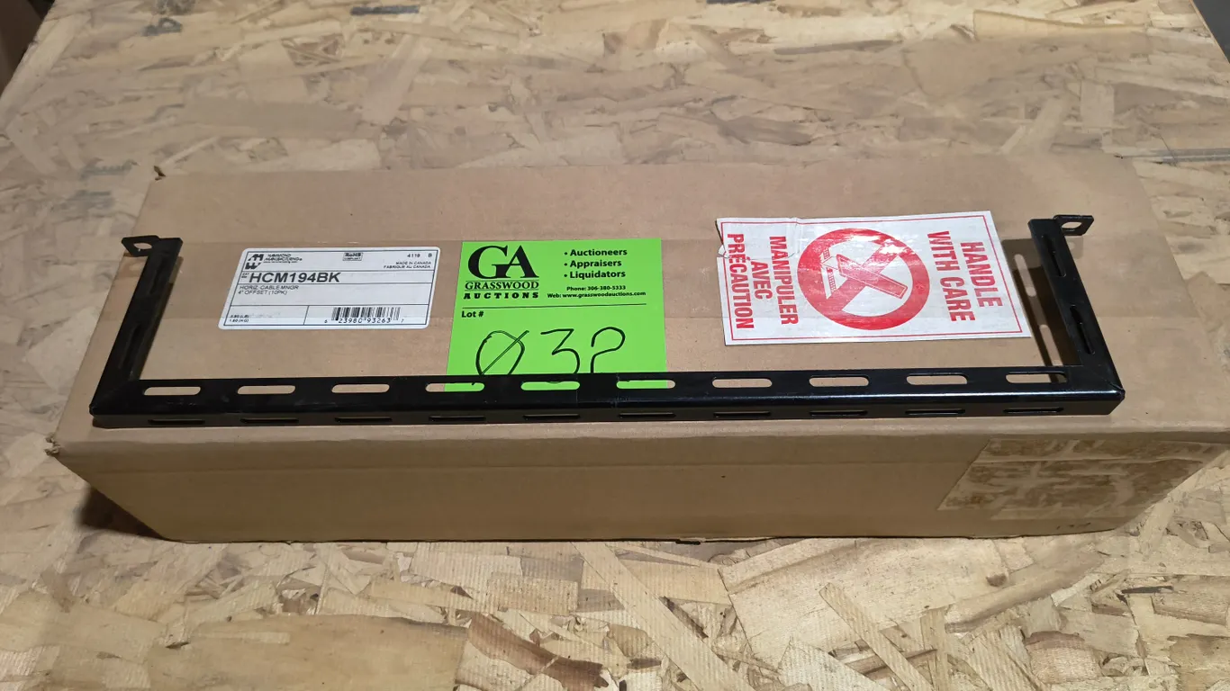Box 0f 10 Hammond Manufacturing Horizontal Cable Management Support Bars