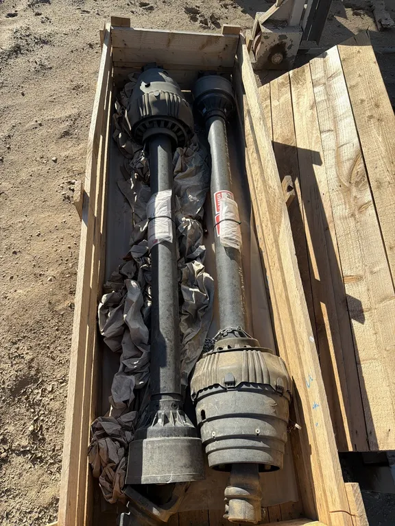 2 Complete La Magdalena PTO Shafts: 1 Big 1000 ( 1 3/4" Z20 CV end x 1 3/4" Z20 impliment end) (Max length 2018mm to Min 1550mm)
1 Small 1000 ( 1 3/8"