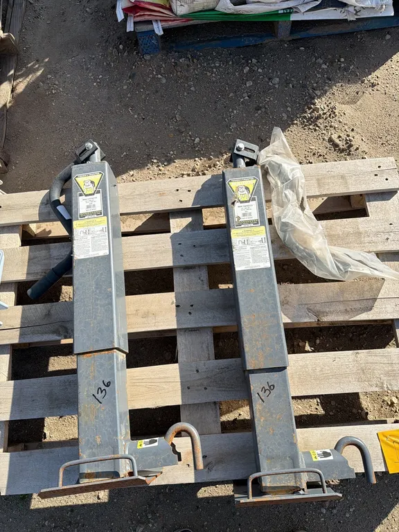 2 BullDog Jacks, 10,000lb