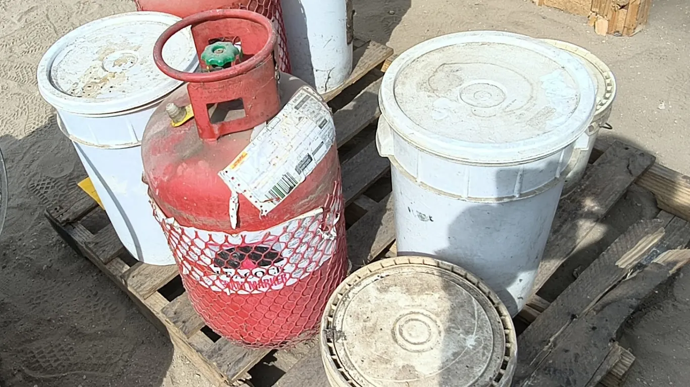 Foam Marker- 2 Butane-Propane Liquid Gas Tanks-5 White Buckets