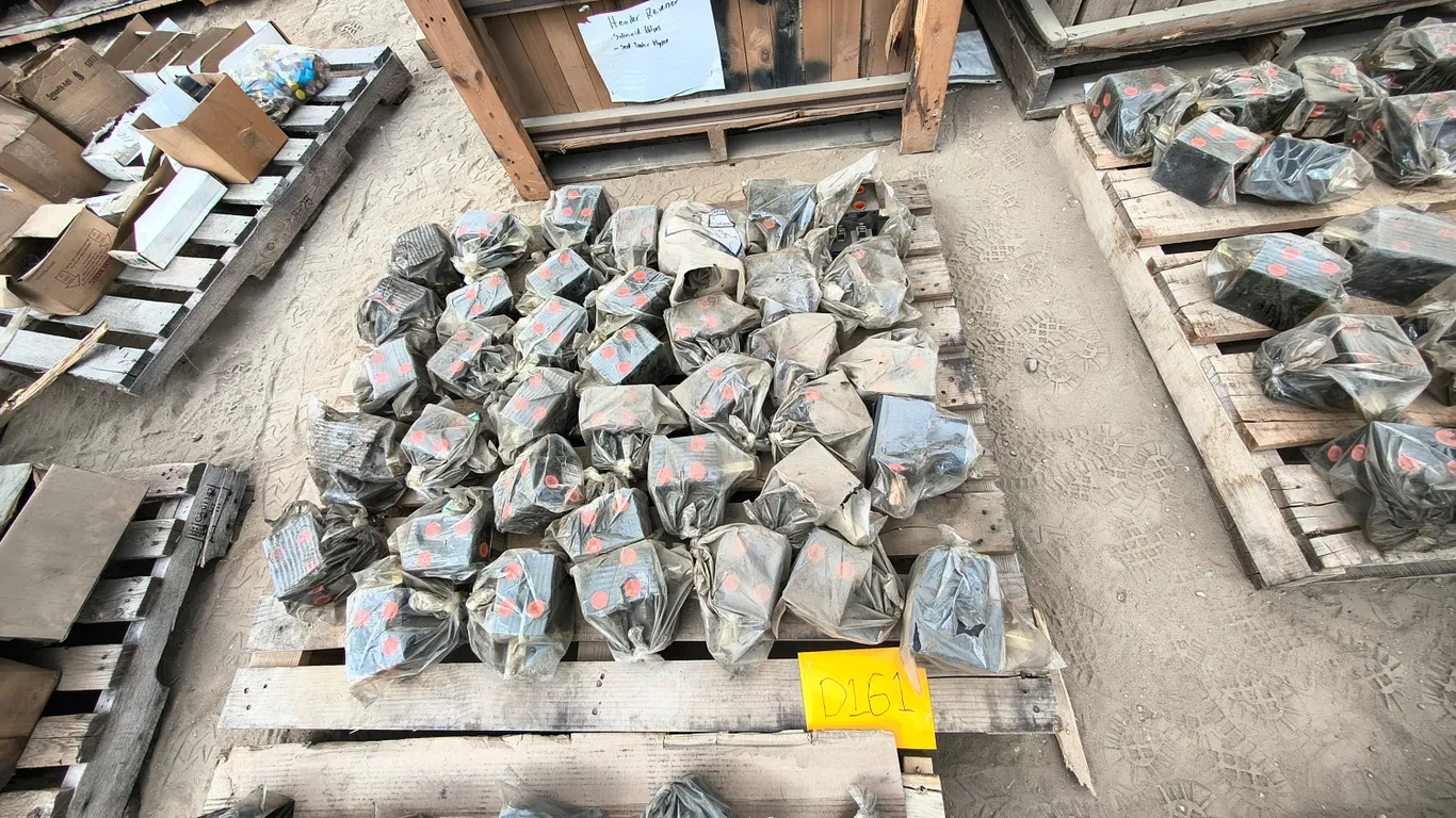 Lot of Delta Power Hydraulic Dual Solenoid Valves