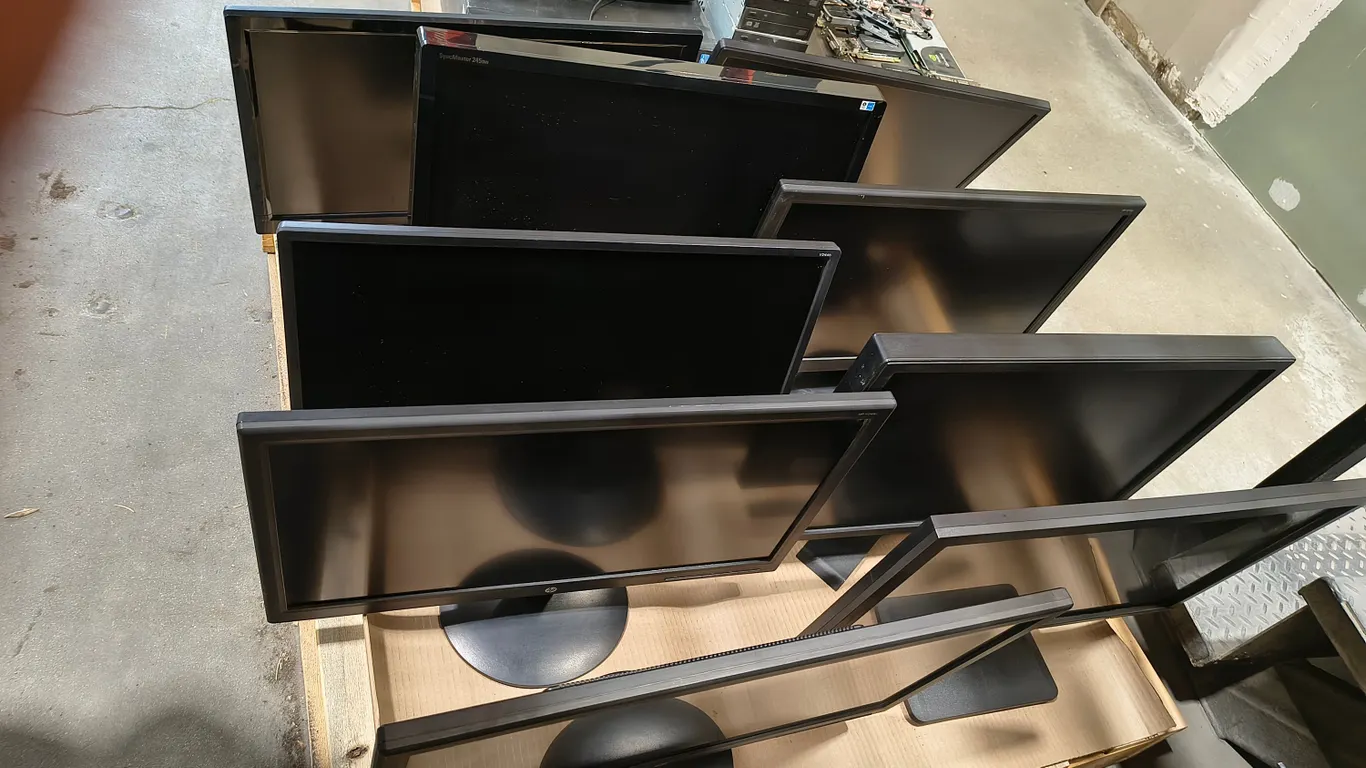 9 used Monitors