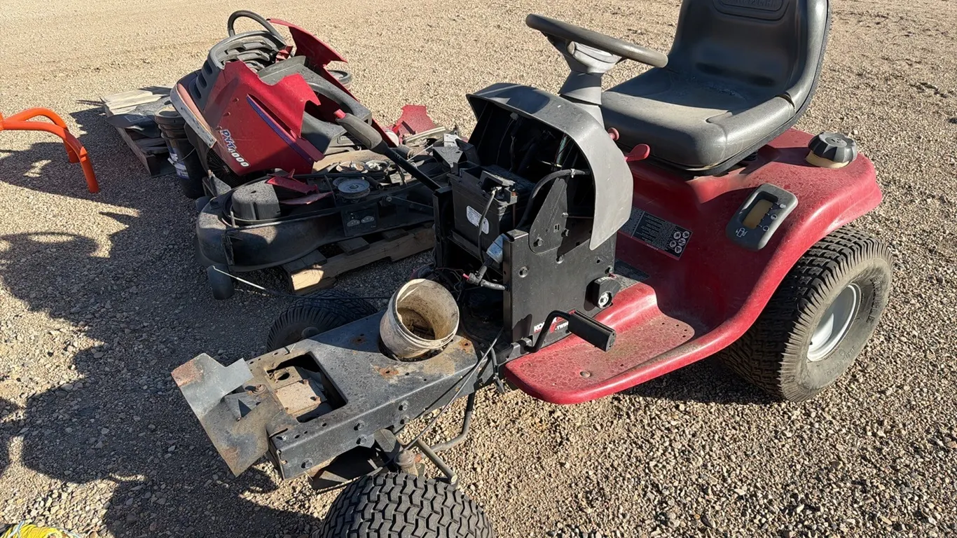Craftsman Lawn tractor with extra parts, unknown condition, prob doesnt run