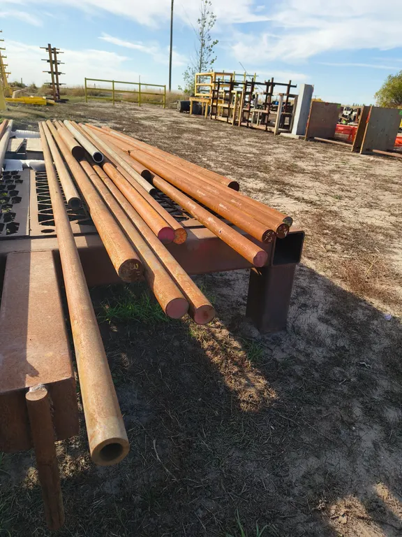 18 Pieces of Miscellaneous Round Bar/Tube/DOM *has been outside for a couple weeks*
