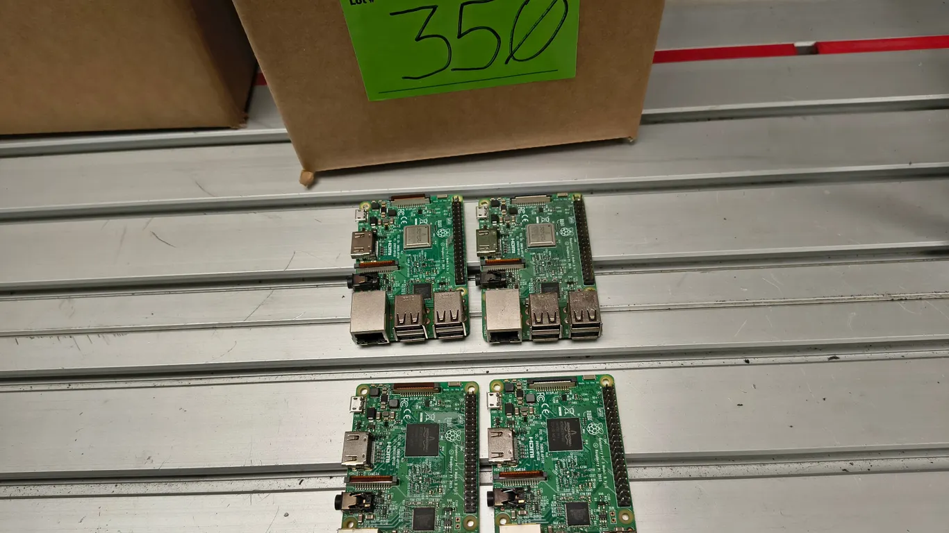 Lot of 4 Raspberry Pi3s. can ship to Saskatoon