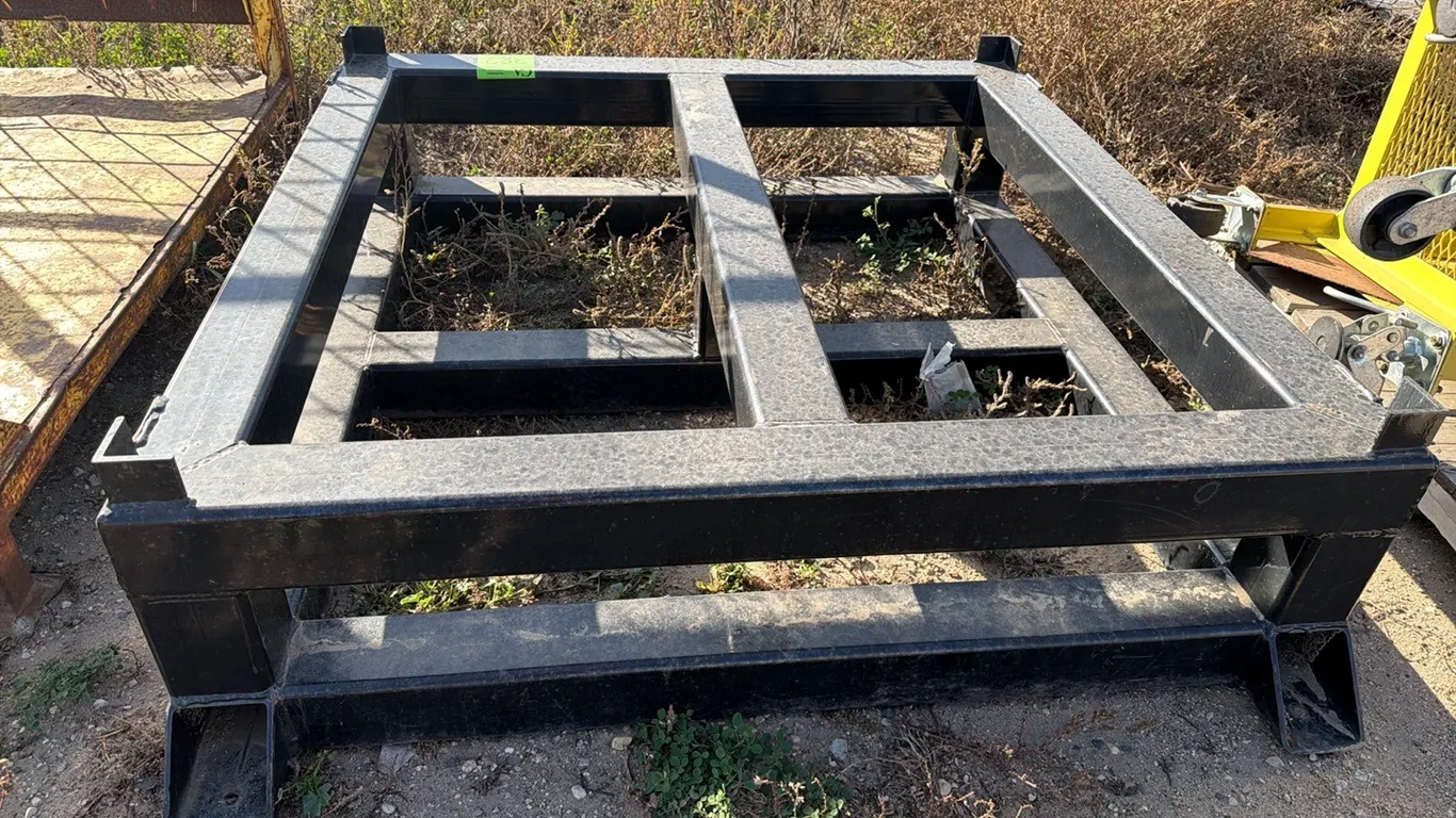Heavy duty stand, 4’2” square