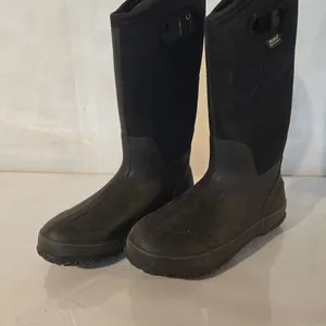 Bogs Boots, size 8 womens - new