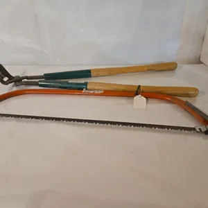 Hoof trimmers & buck saw
