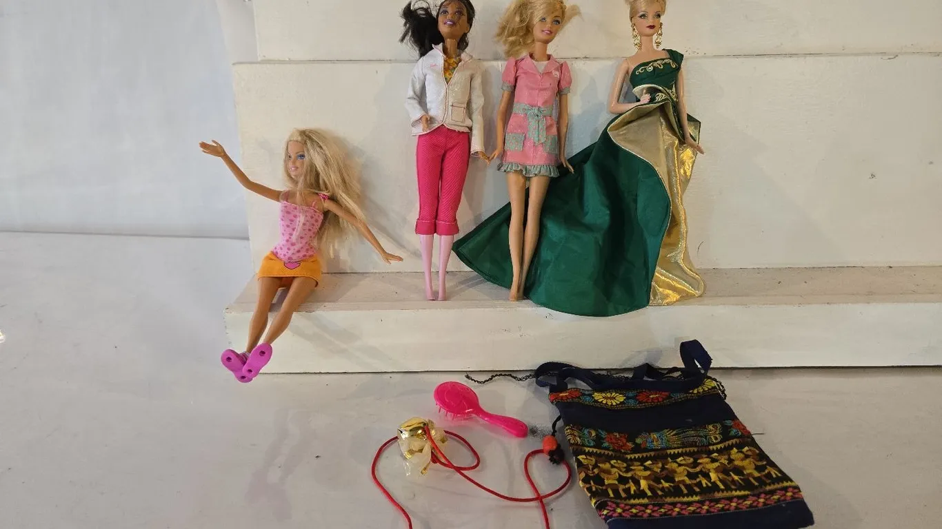 Barbie dolls & accessories