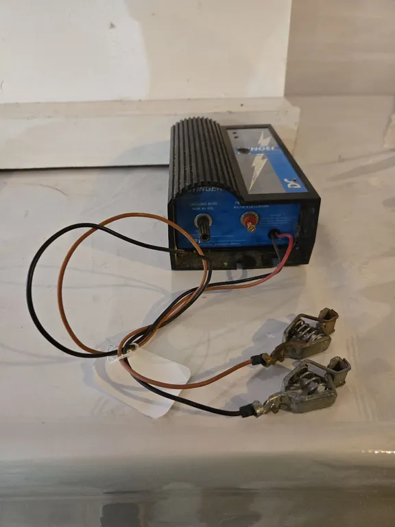 Stinger electric fencer
