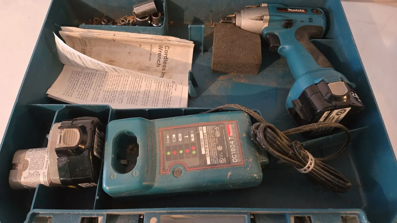 Makita 12V 1/2" Impact w/ charger