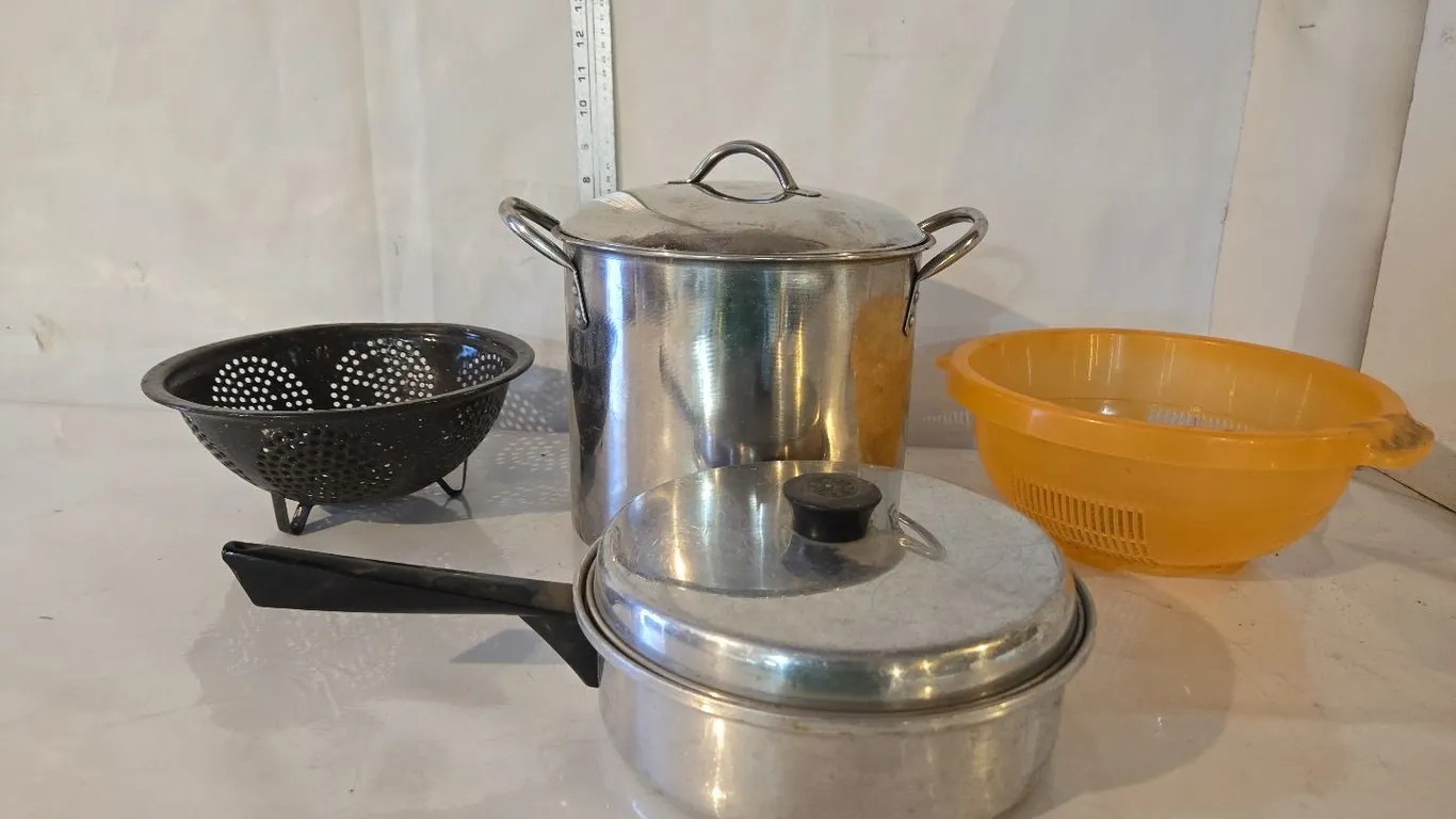 Stock Pot, Strainers & Egg Poacher