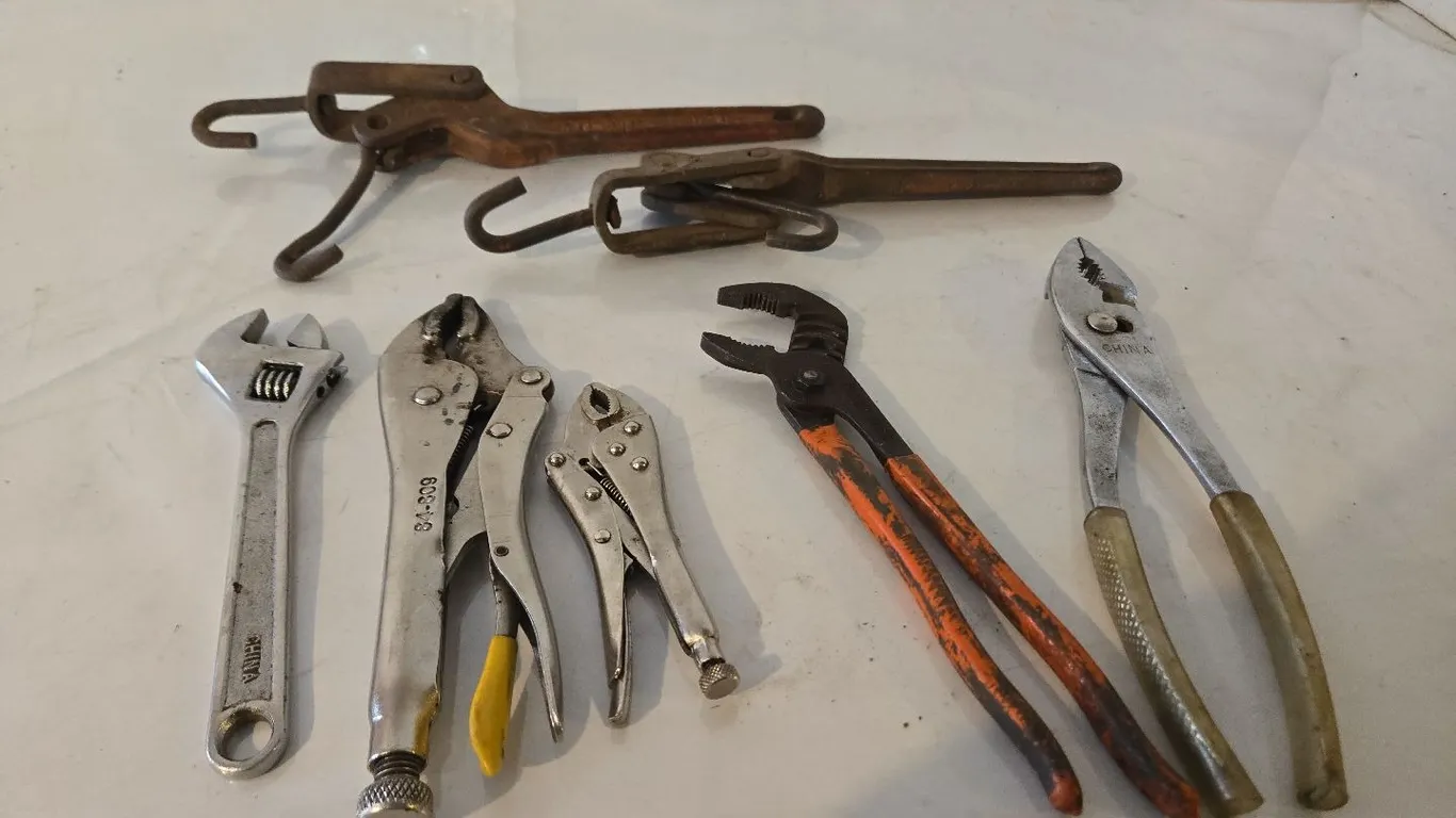 Hand Tools - Vise Grips, Pliers, Sliding Door Latches/Binder