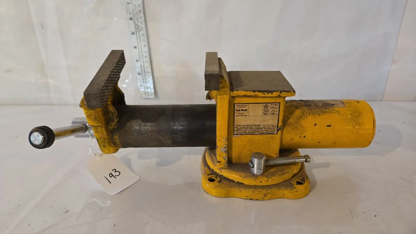 4" Powerfist Bench Vise