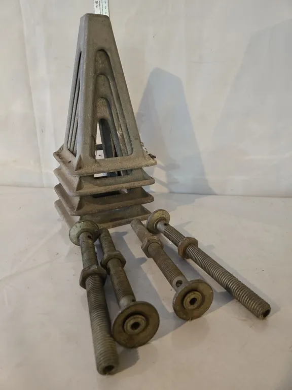 4 - Light Stabilizer Jacks - screw-type