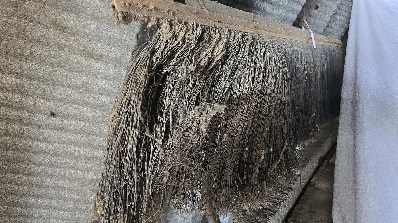82" Rock Guard Truck Brush