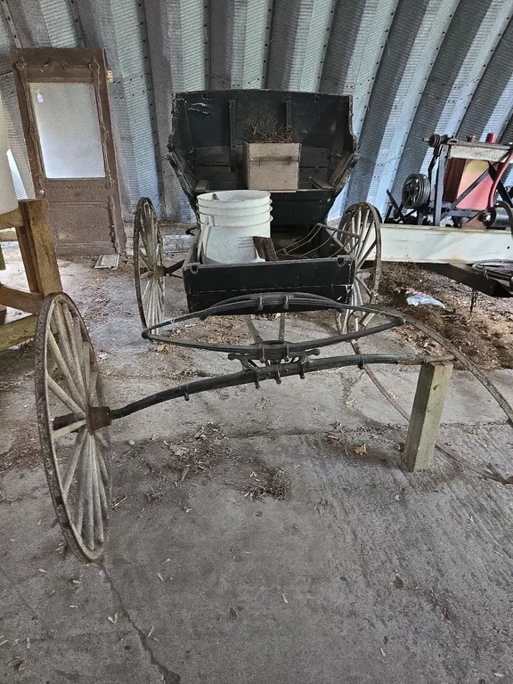 Wooden Horse-drawn Buggy