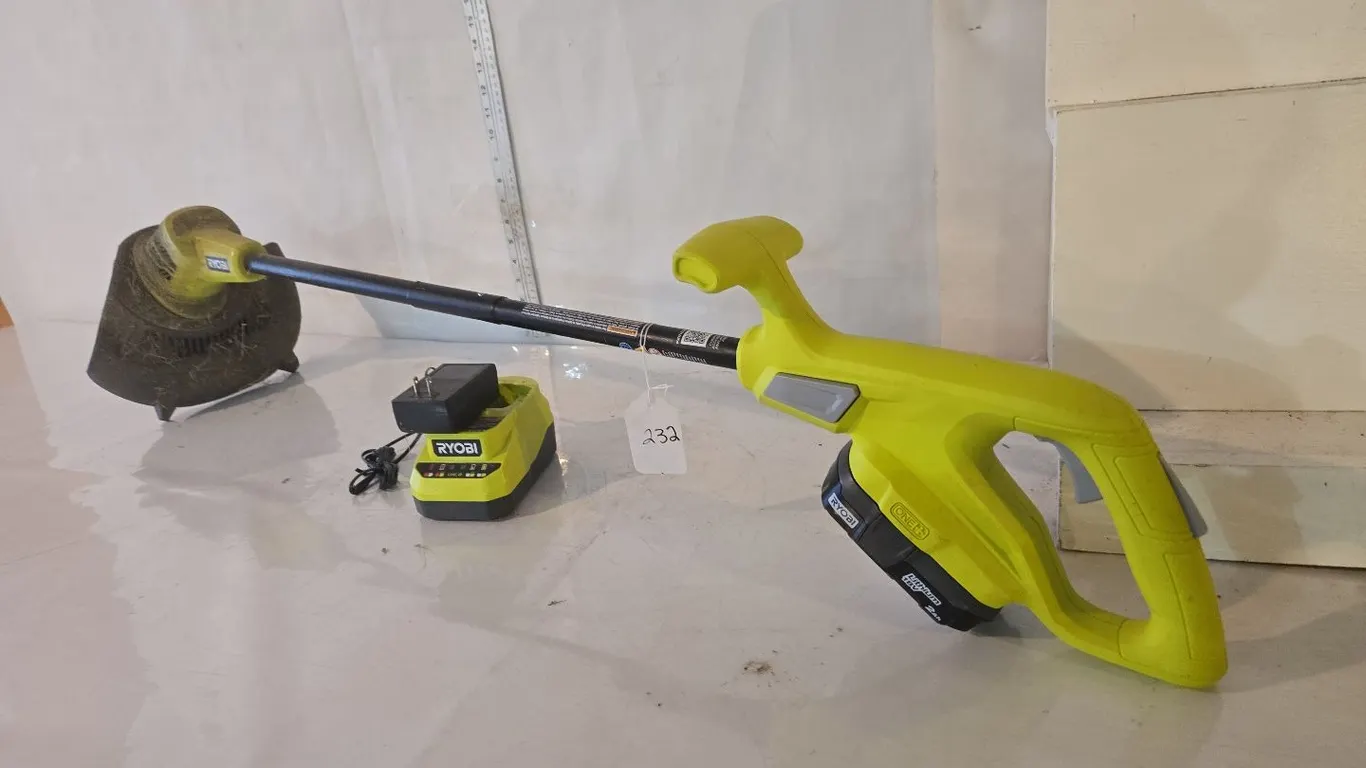 Ryobi 18V Grass Whip w/ battery & charger