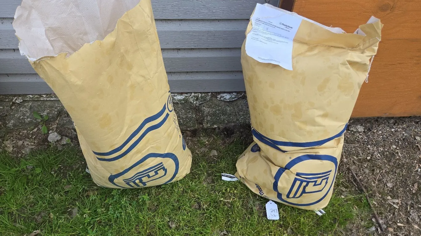 1.5 Bags of Masterfeeds Steam Rolled Oats w/ Molasses
