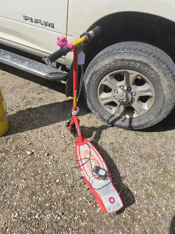 Razor 100 Electric Scooter w/ charger