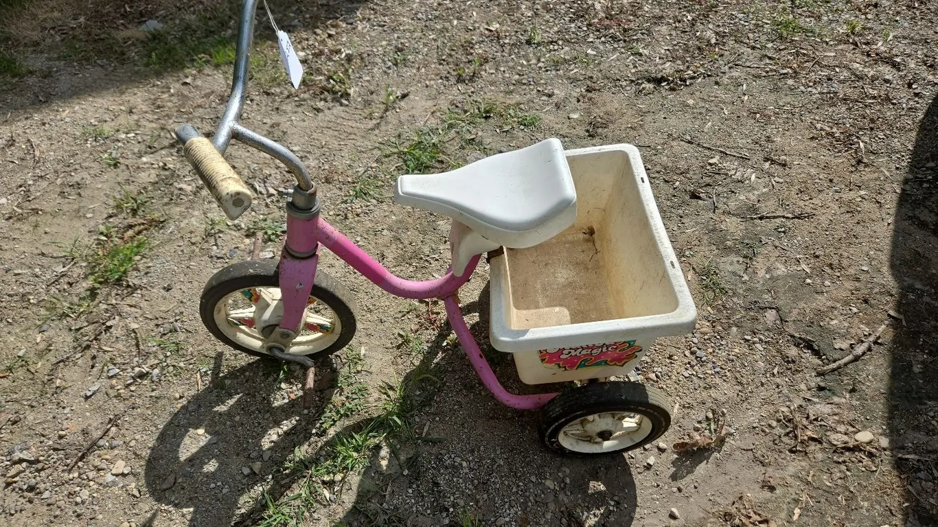 Child's Tricycle - has damage