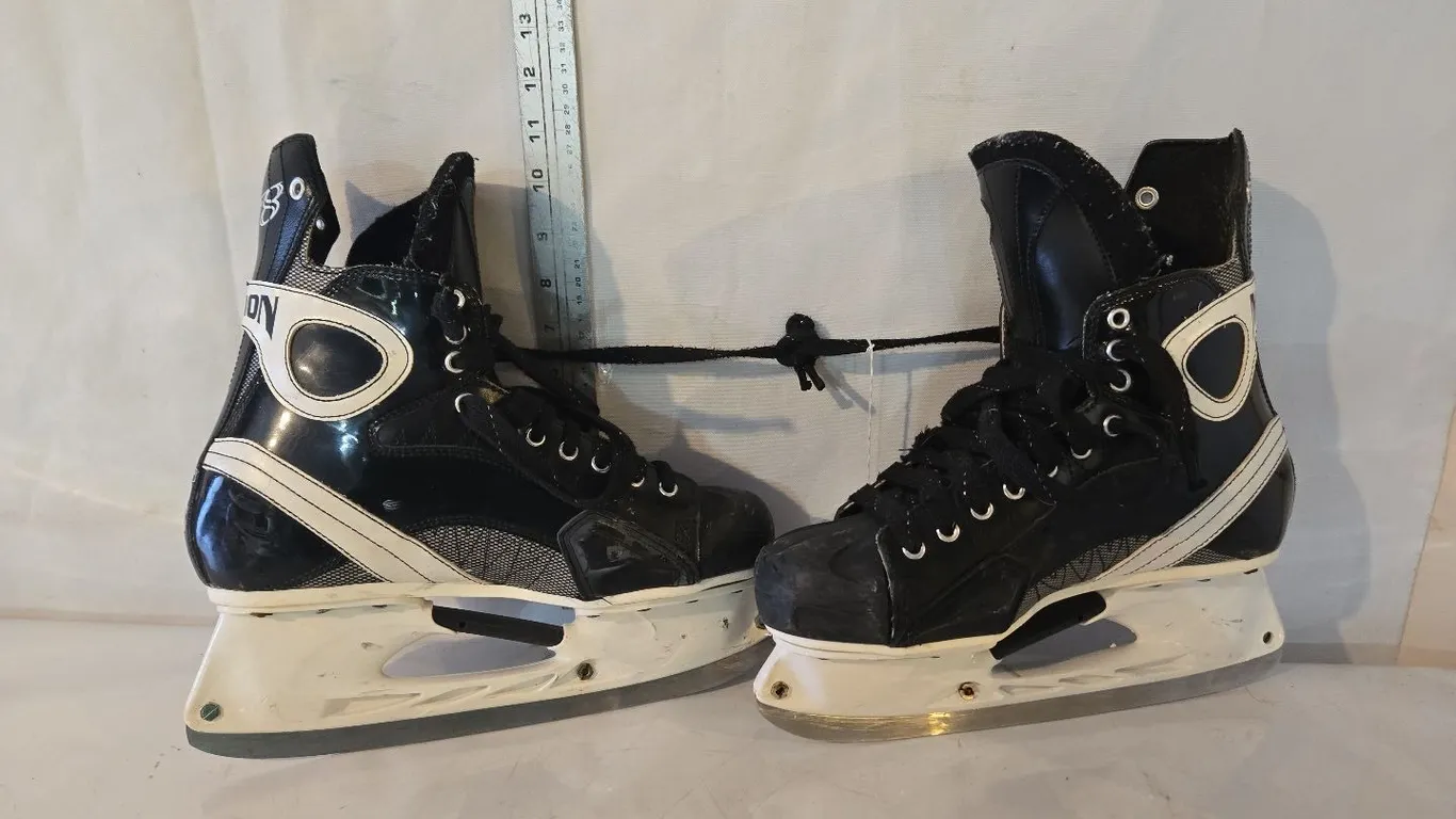 Men's Mission Skates, size u nknown