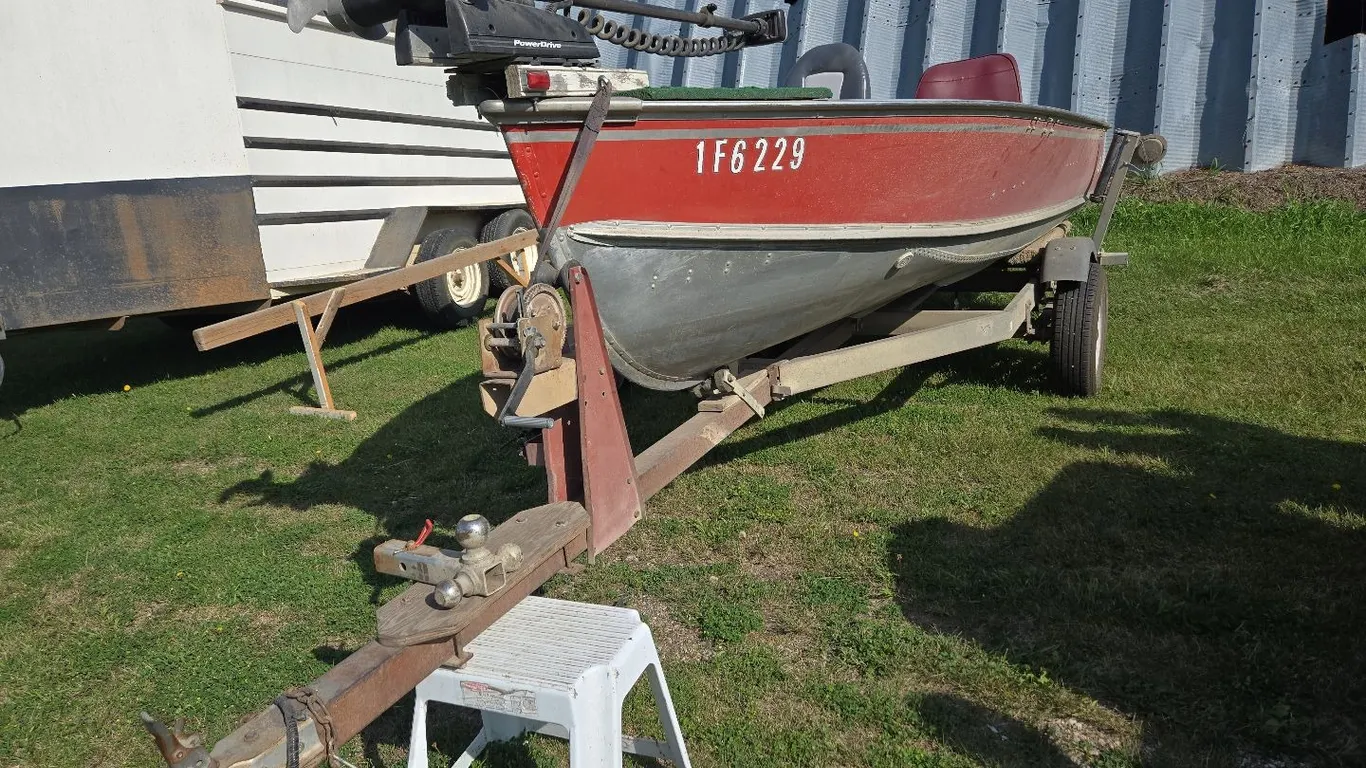 14 ft. Lund Boat w/Johnson 50 Outboard Motor & Homemade Trailer - has TOD , includes Fish Finder