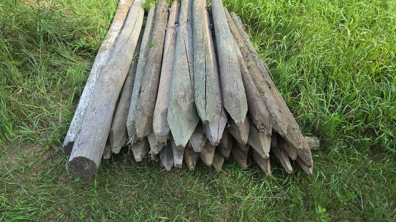 Fence Posts 6 ft. (30) - used condition