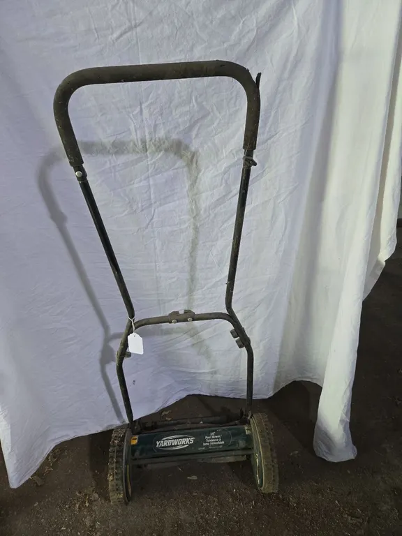 Yardworks Reel Mower - 14" -new